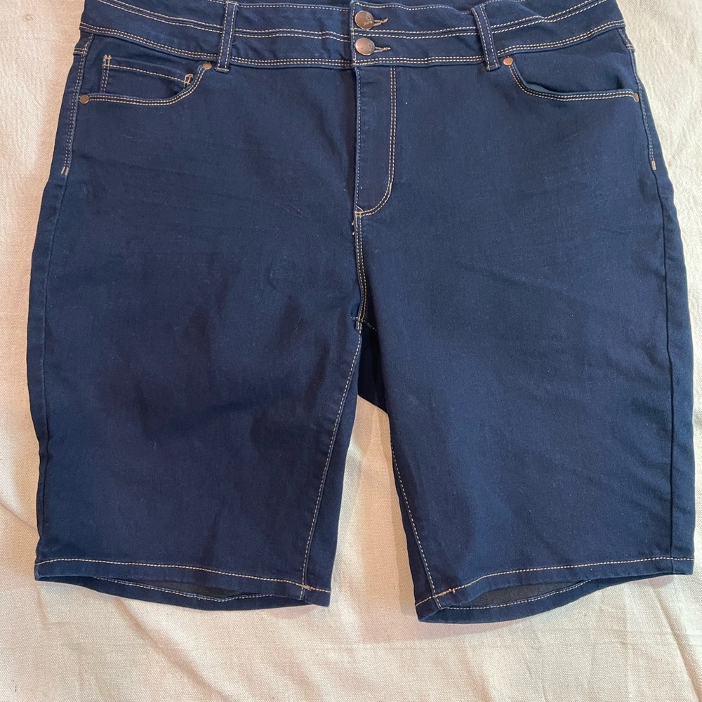 d. jeans Blue Jean Shorts Classic Cut-Off Style
